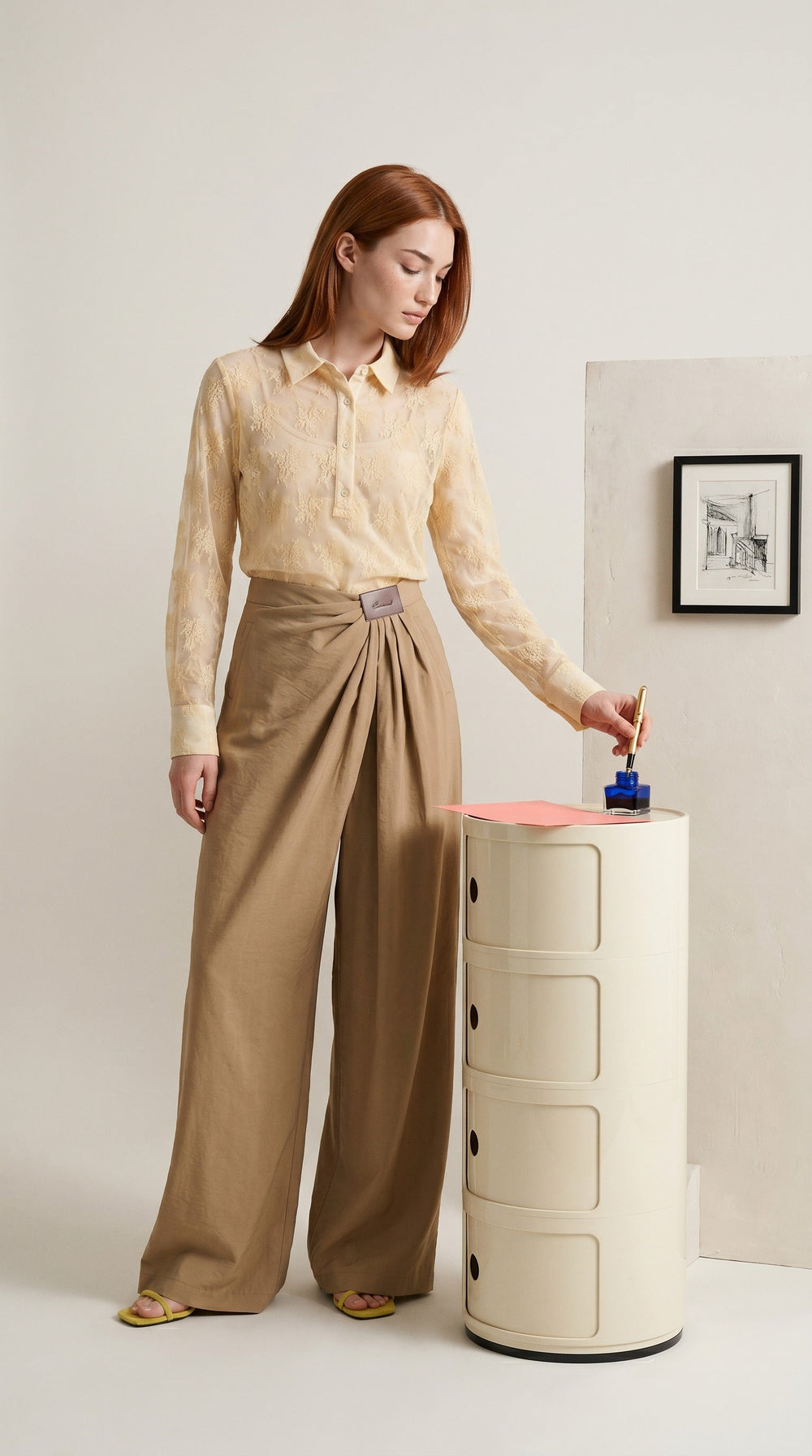 Pantaloni a gamba larga con vita ritorta — Sabbia / kaki